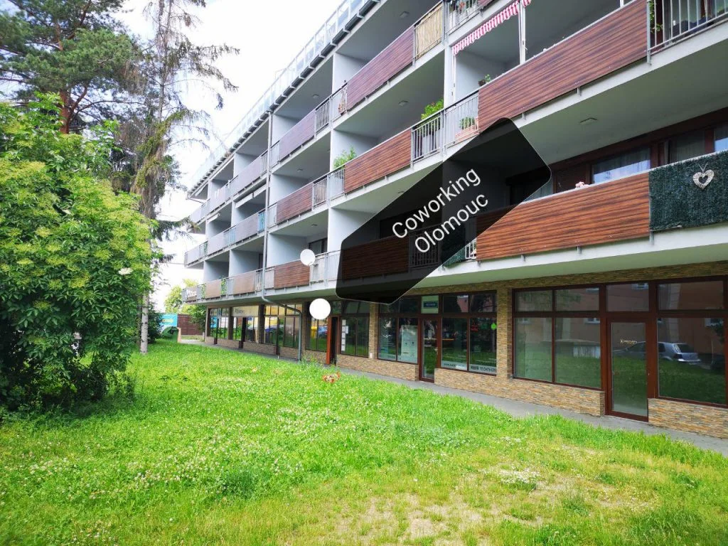 Hlavní vstup do coworkingu z ulice Rokycanova